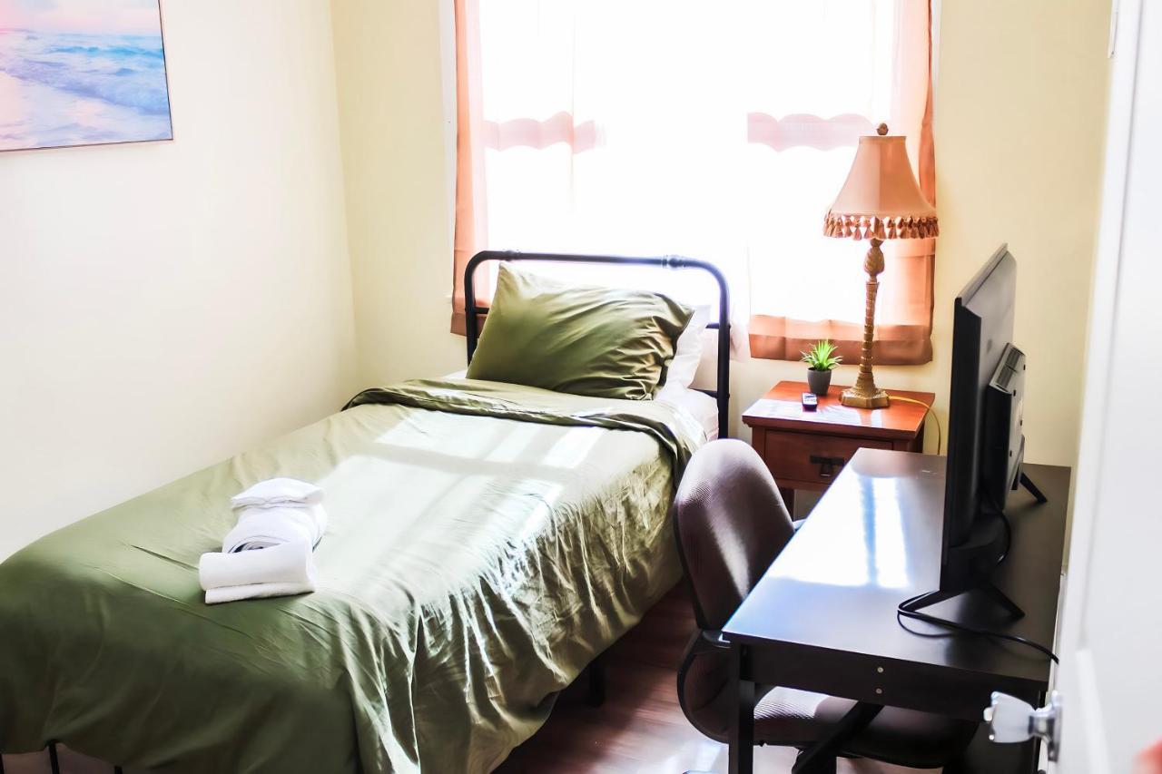 Cozy City Retreat Near Downtown Indianapolis- Private Bedroom Exterior photo