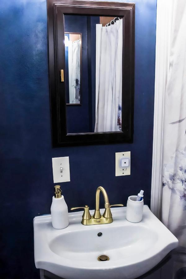 Cozy City Retreat Near Downtown Indianapolis- Private Bedroom Exterior photo
