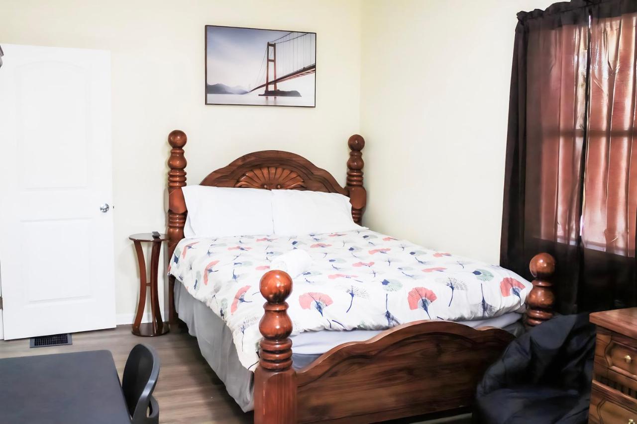 Cozy City Retreat Near Downtown Indianapolis- Private Bedroom Exterior photo