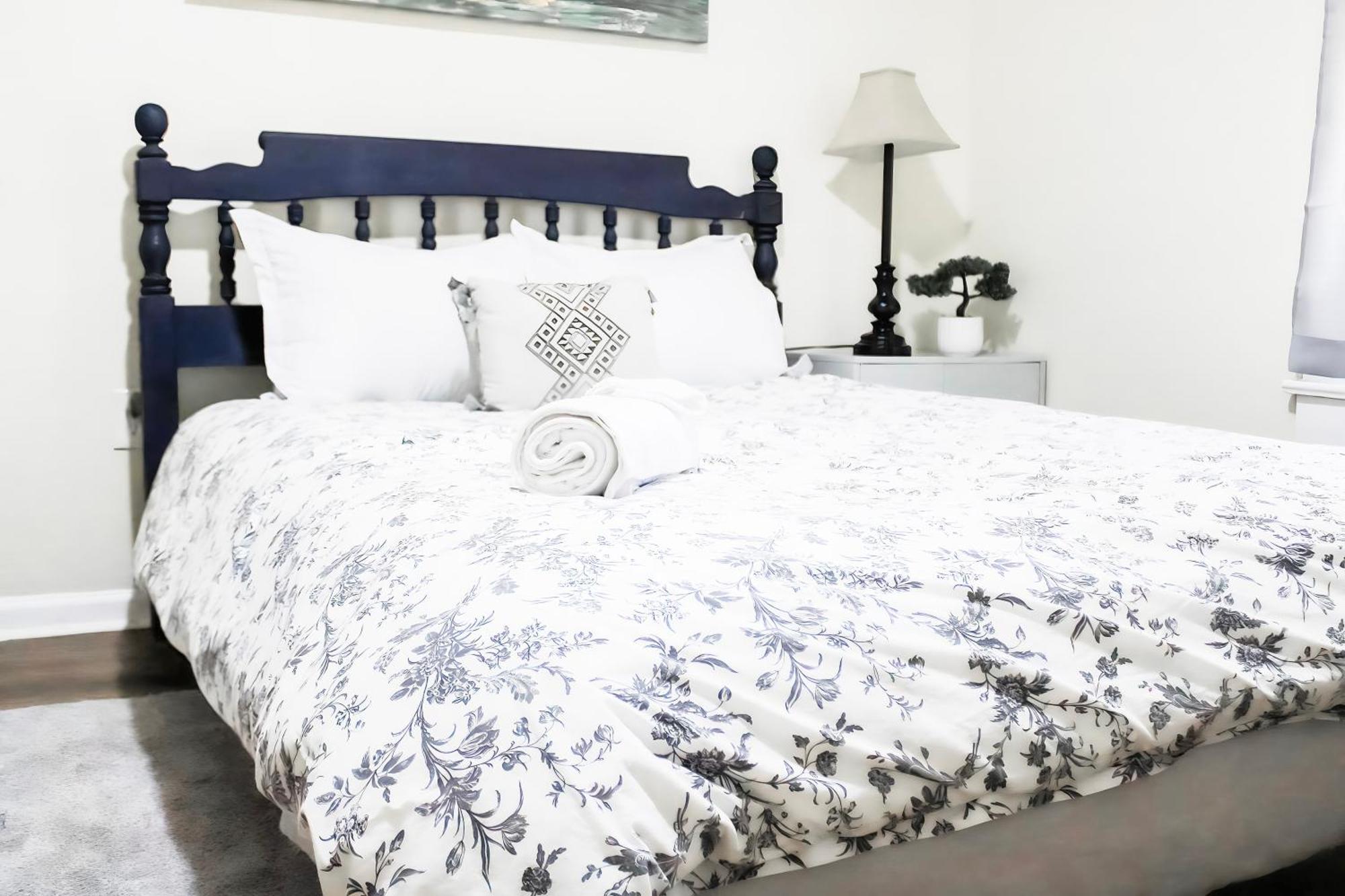 Cozy City Retreat Near Downtown Indianapolis- Private Bedroom Exterior photo